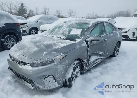 2024 Kia Forte Lxs z USA, uszkodzony, nr VIN 3KPF24AD5RE713414